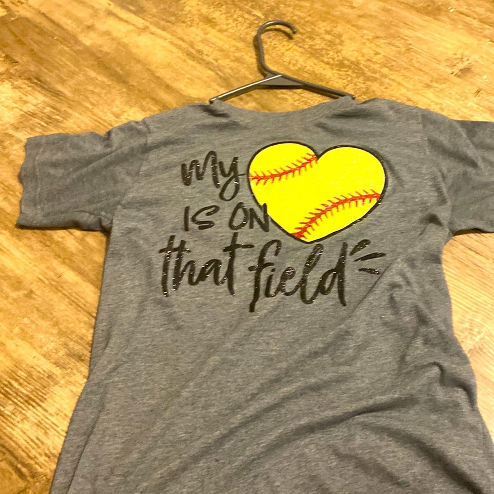 super cute shirt for softball size small fits a medium